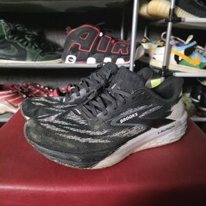 🔥 Brooks Launch 2 Men's Size 9.5 Black and White Running Shoes